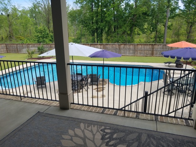 NA561 — River North Drive Poolside Retreat property photo 004