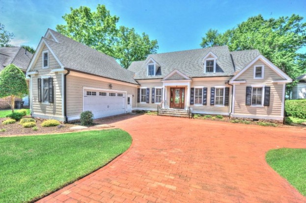 NA829 — River Bluff Drive Riverfront Retreat