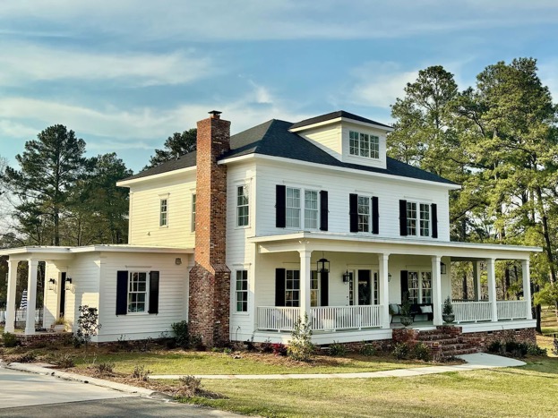 AP2740 — Louisville Rd Poolside Retreat