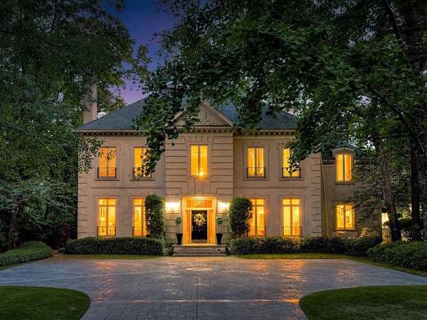 AU8 — Tall Pine Court Conifer Place Retreat