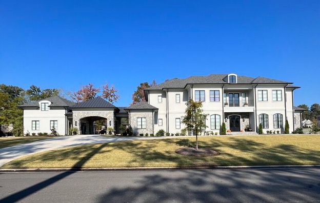 EV1829 — Champions Circle Poolside Retreat
