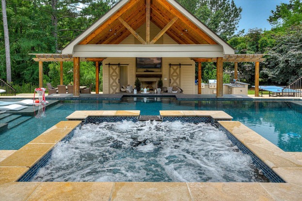 EV612 — Emerald Crossing Poolside Retreat property photo 003