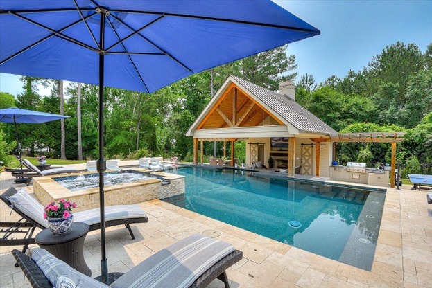 EV612 — Emerald Crossing Poolside Retreat property photo 005