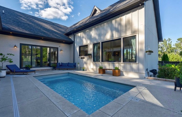 EV720 — Campana Drive Modern Farmhouse Retreat property photo 004