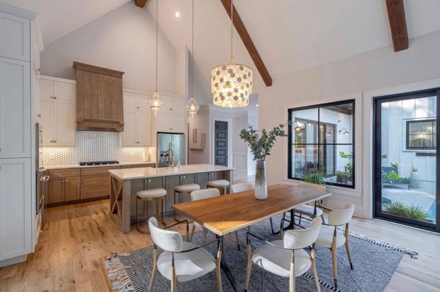 EV720 — Campana Drive Modern Farmhouse Retreat property photo 006