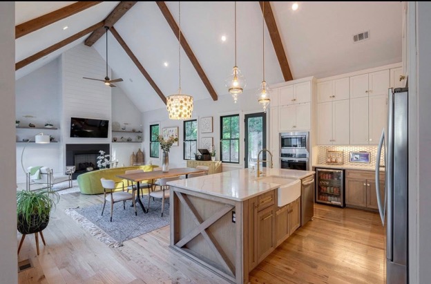 EV720 — Campana Drive Modern Farmhouse Retreat property photo 007