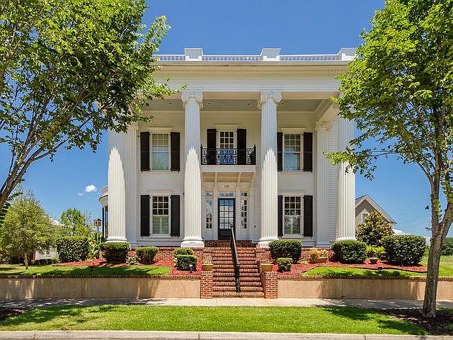 NA438 — Front Street Riverfront Retreat