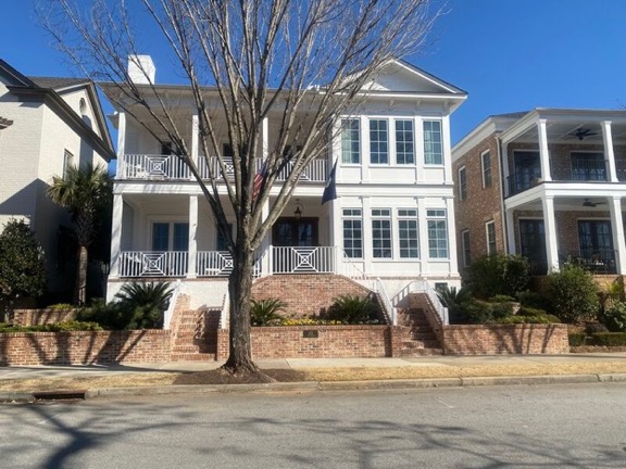 NA458 — Front Street Riverfront Retreat