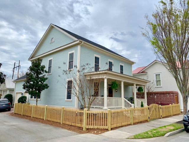 NA512 — Railroad Avenue Riverfront Retreat